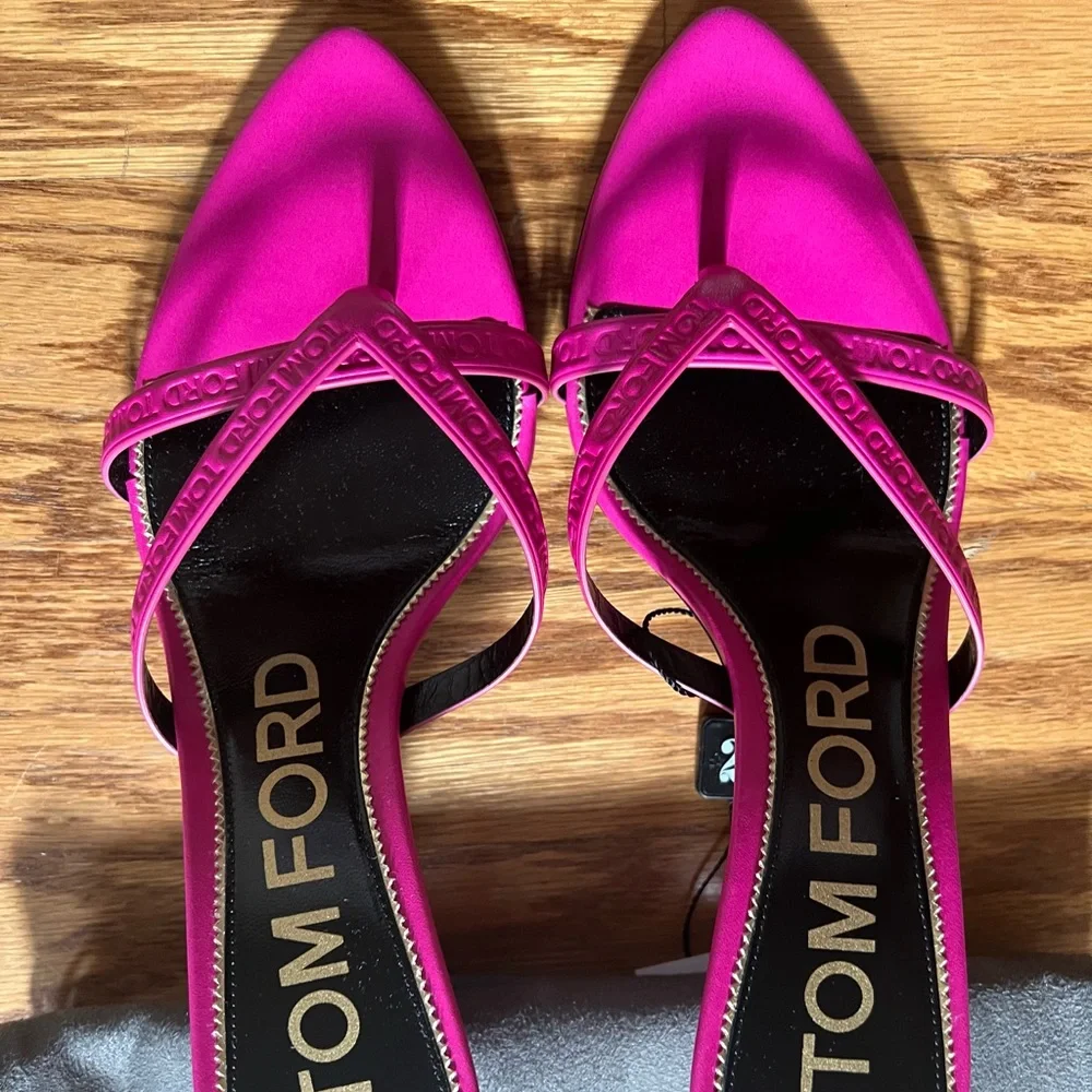 ๐SOLD๐TOM FORD EMBOSSED LEATHER LOGO THONG SANDAL In 37.5 - Picture 2 of 8